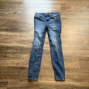 SOLD ‼️ Old Navy Skinny Jeans